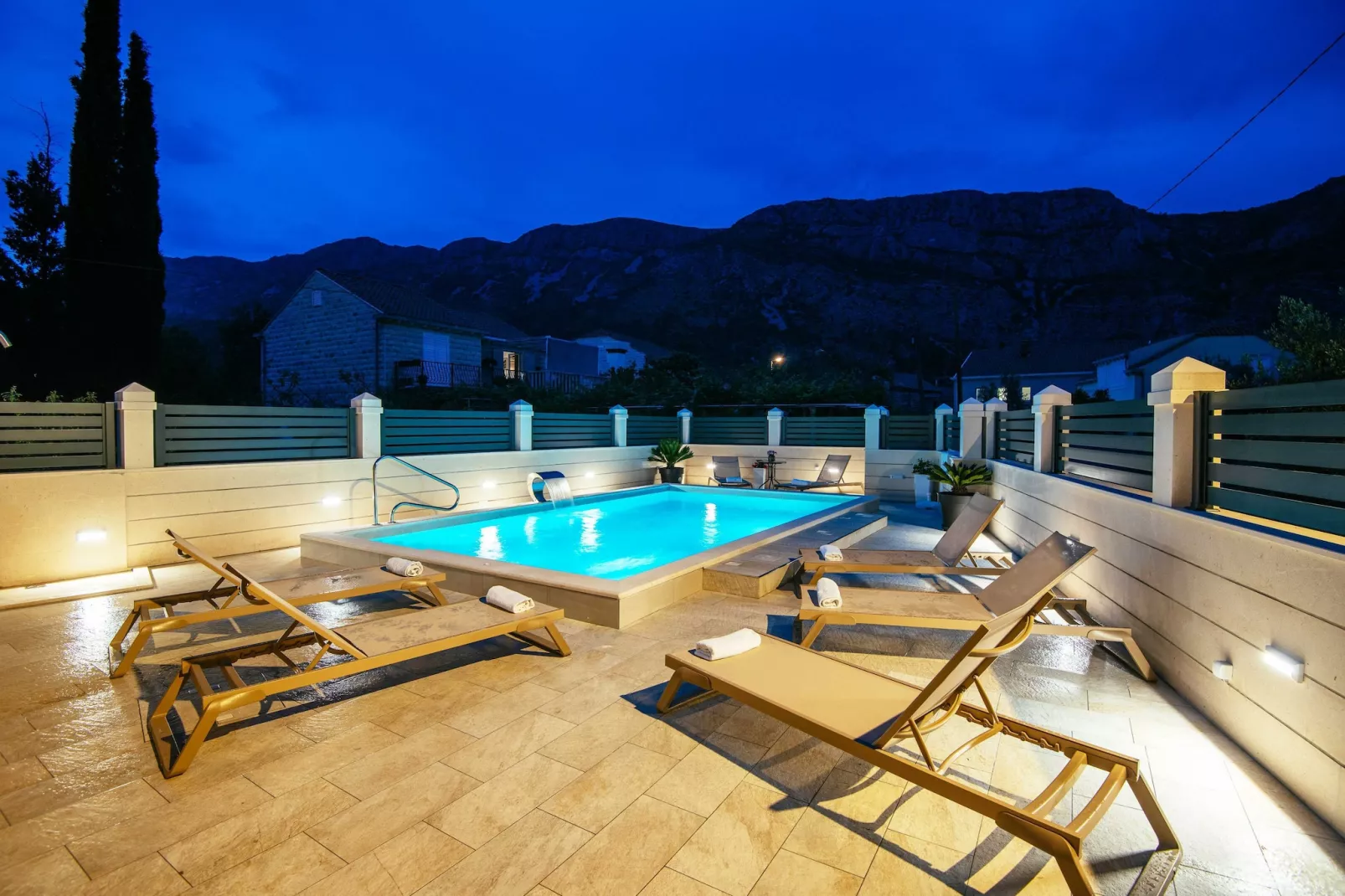 Apartments Azzurro- One Bedroom Apartment with Terrace and Hot Tub ( Azzurro II-gornji)-Piscine