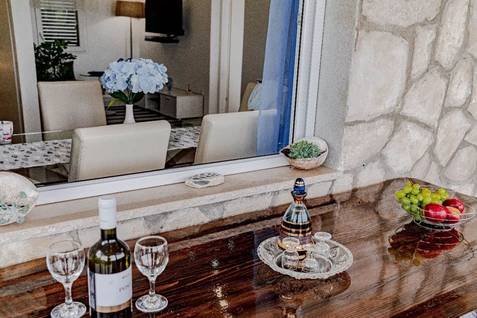 Stone House Blaca - Two Bedroom Stone House with Terrace and Sea View-Living room