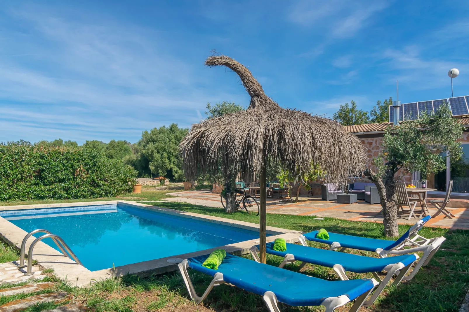 Son Blau-Pool