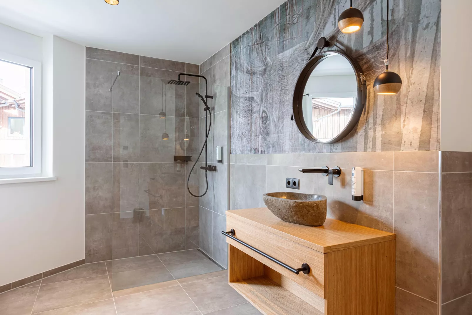 Fiss Suites 10-Bathroom