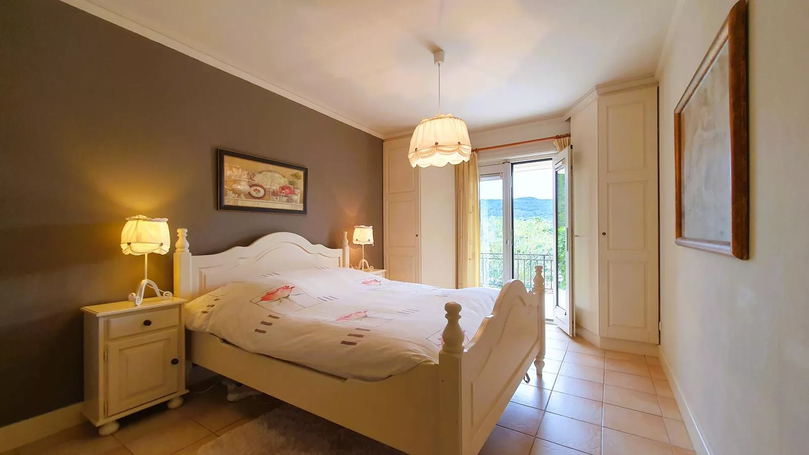 Les Hirondelles-Bedroom