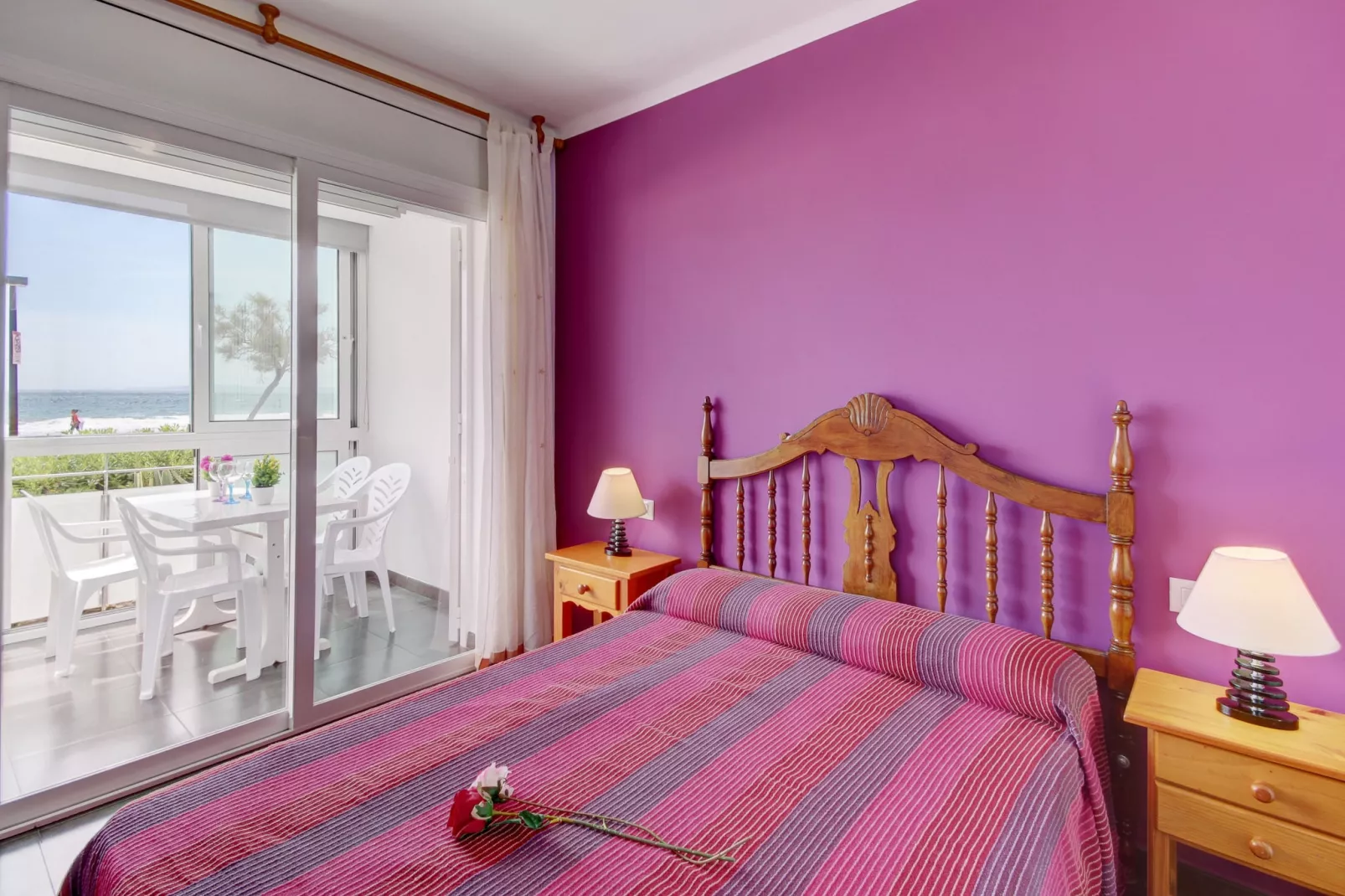 RESIDENCE DE LA PLAGE BJS 3 Roses-Bedroom