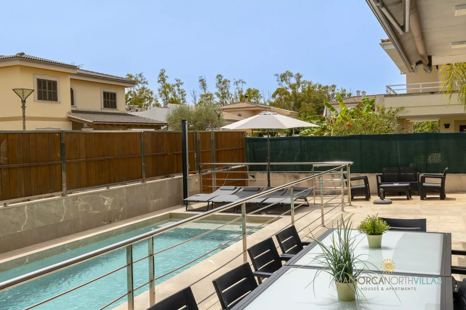 VILLA IOLA IDEAL PARA FAMILIAS A 150M DE LA PLAYA-Pool