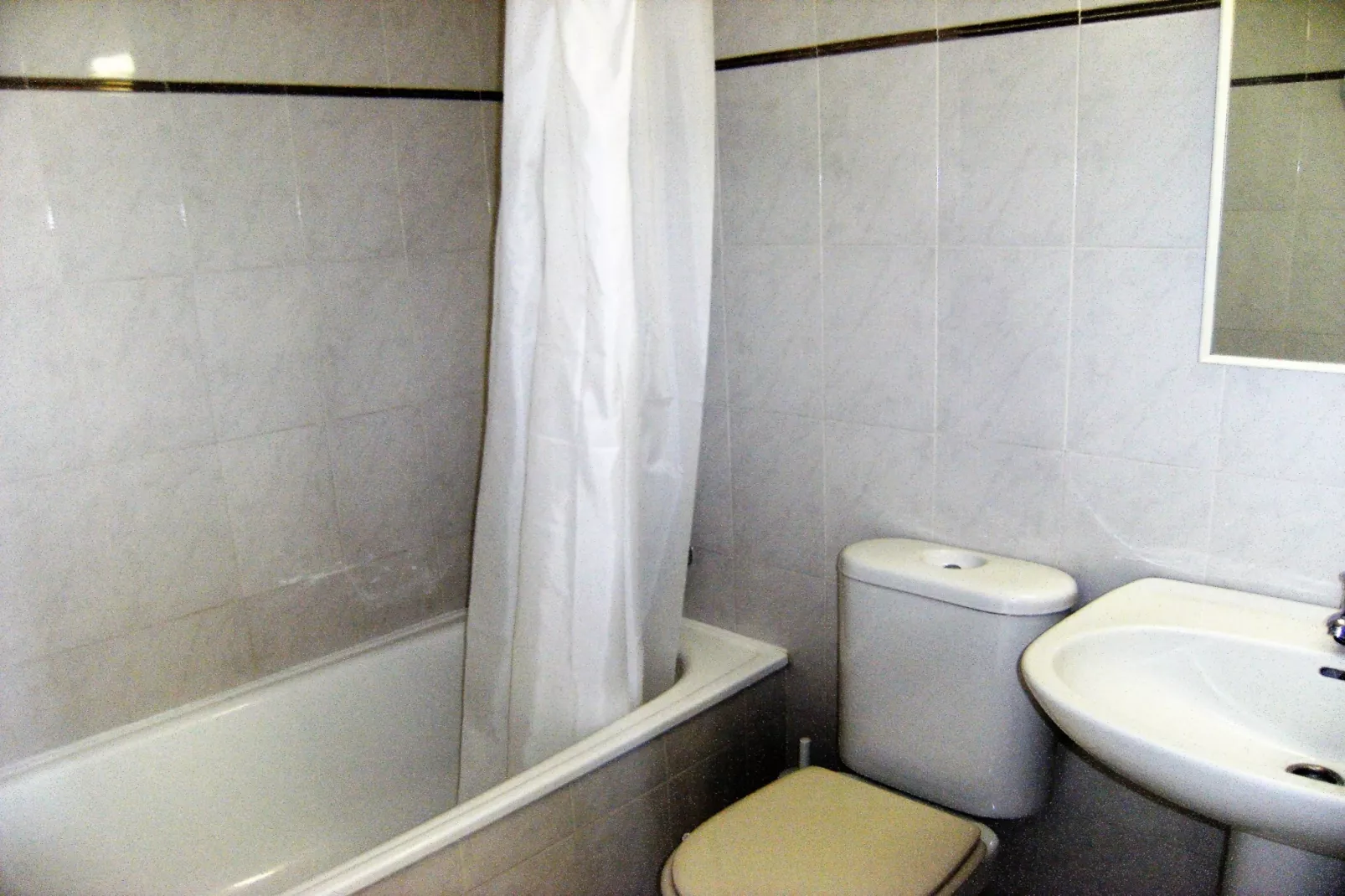 VALL PETITA 131-Bathroom