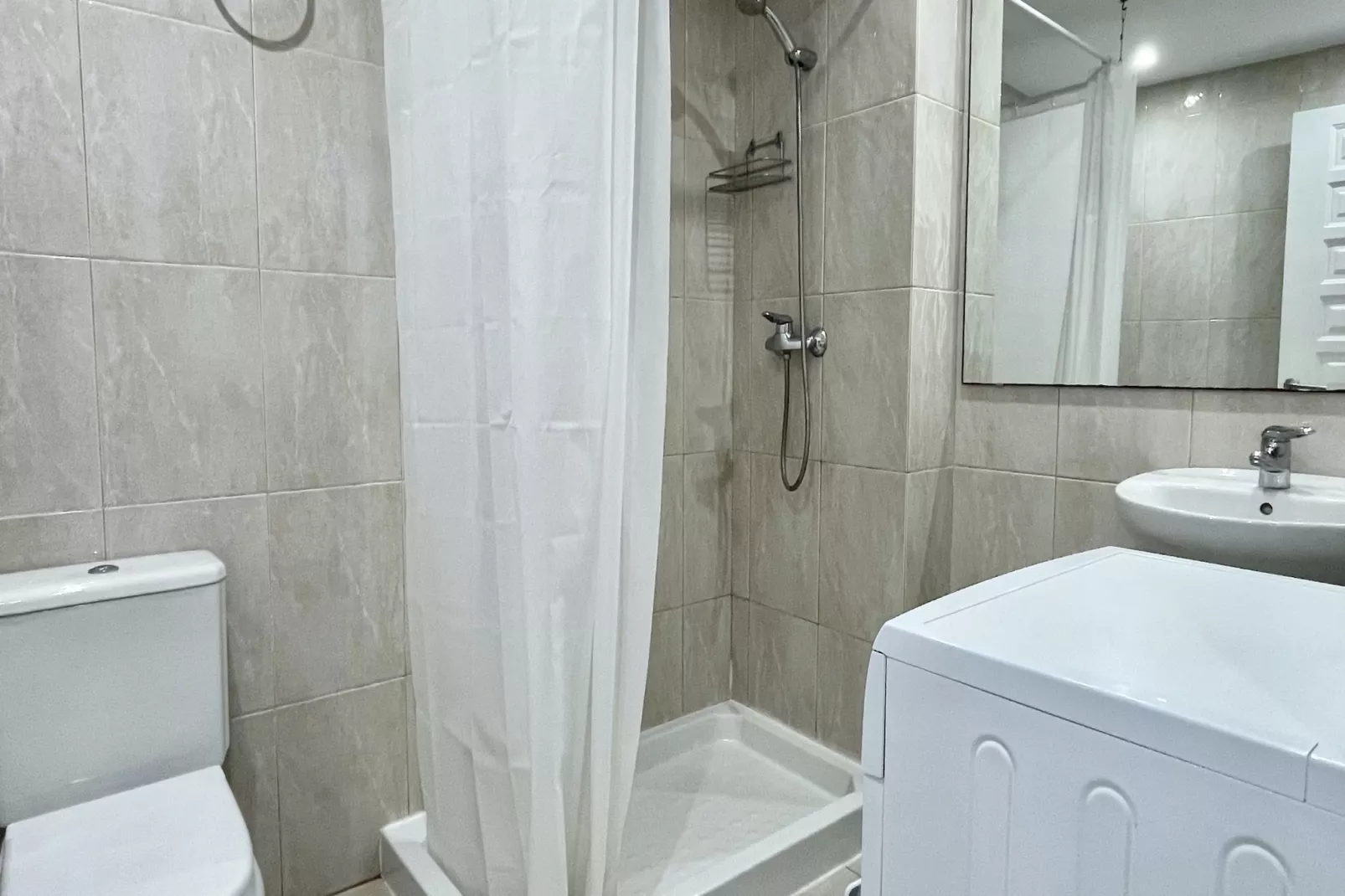 CATALONIA 3-9-Bathroom