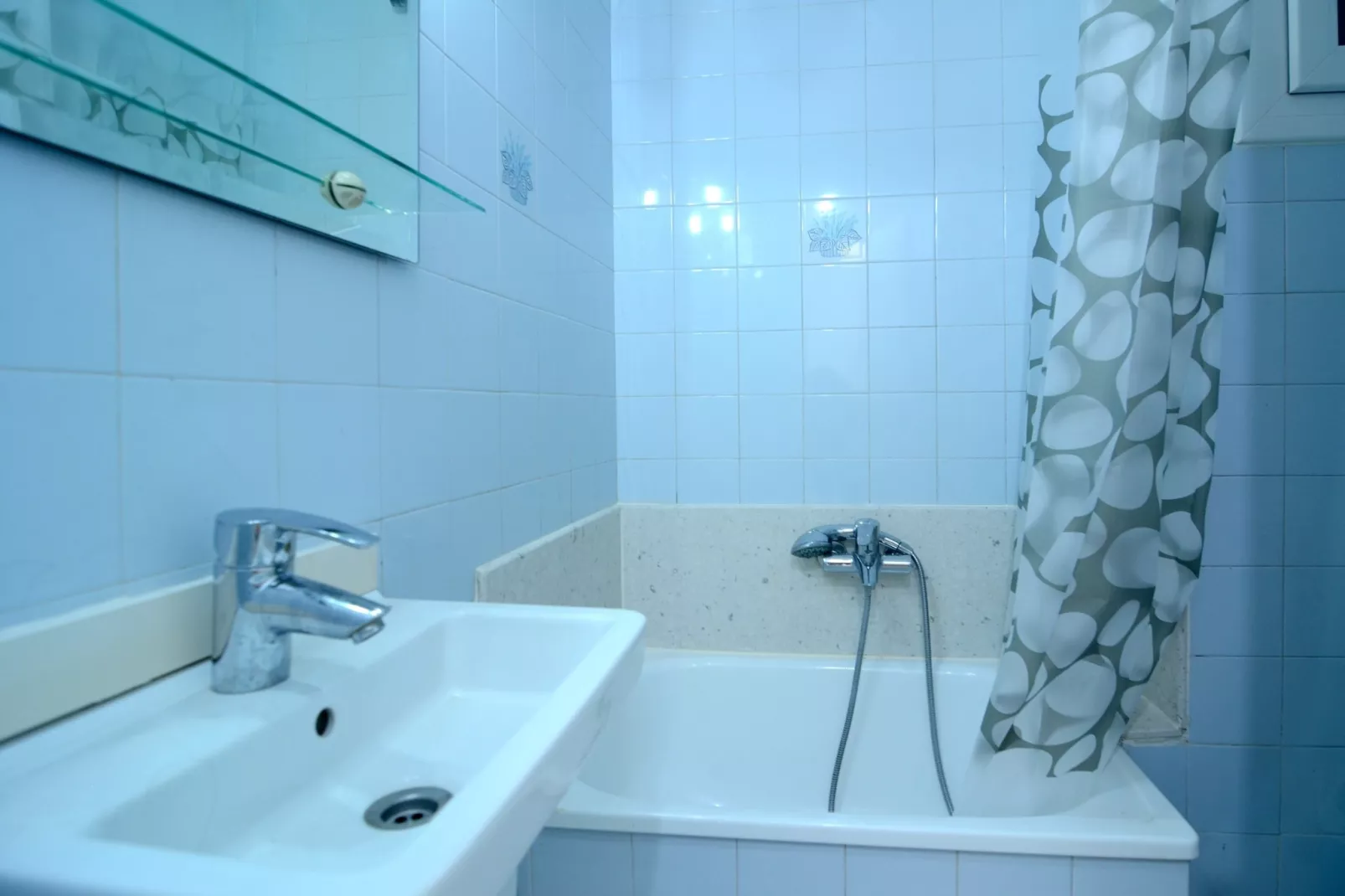 ROCAMAURA I D 3-4-Bathroom