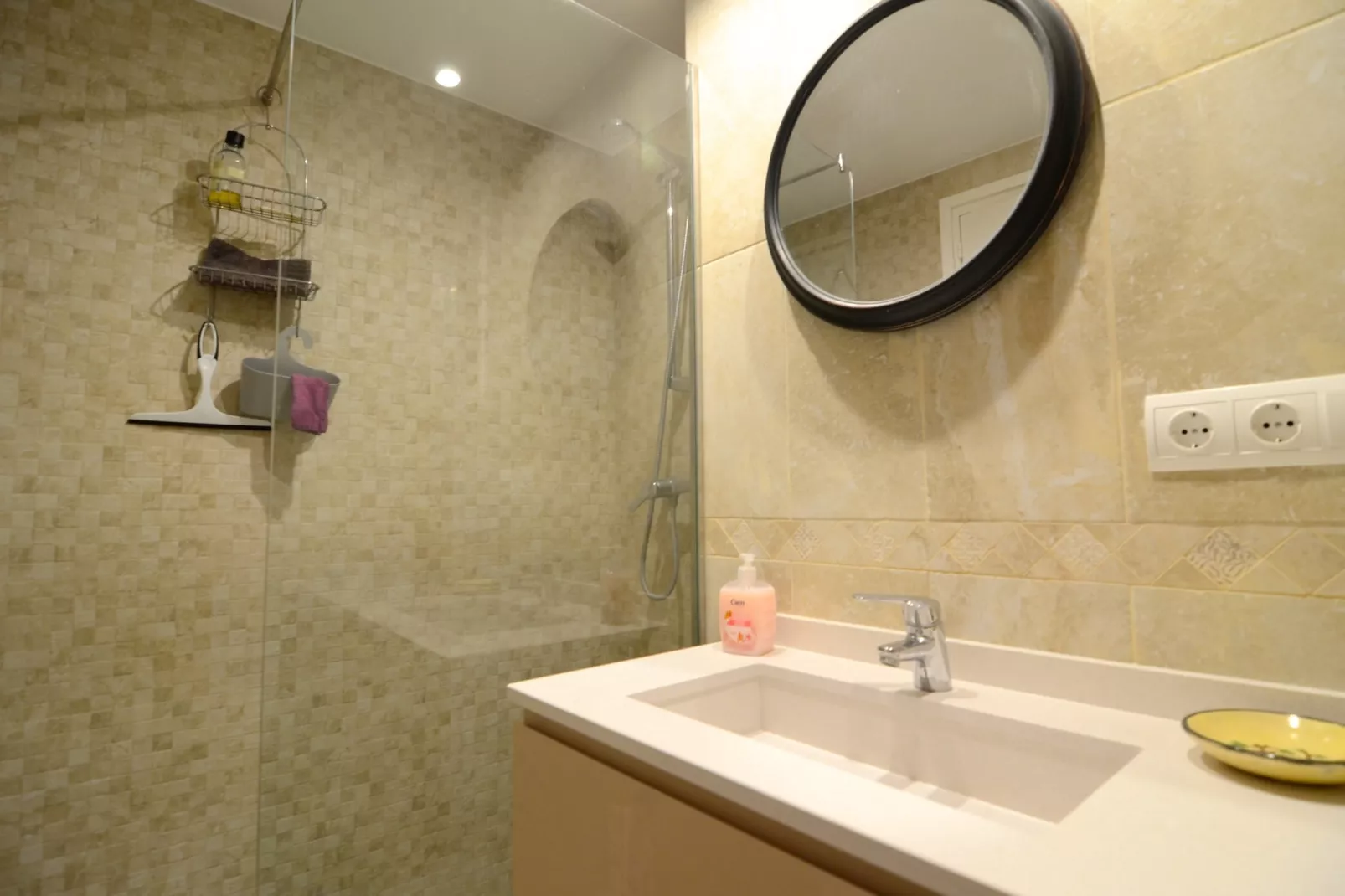 ROCAMAURA III 2-6-Bathroom