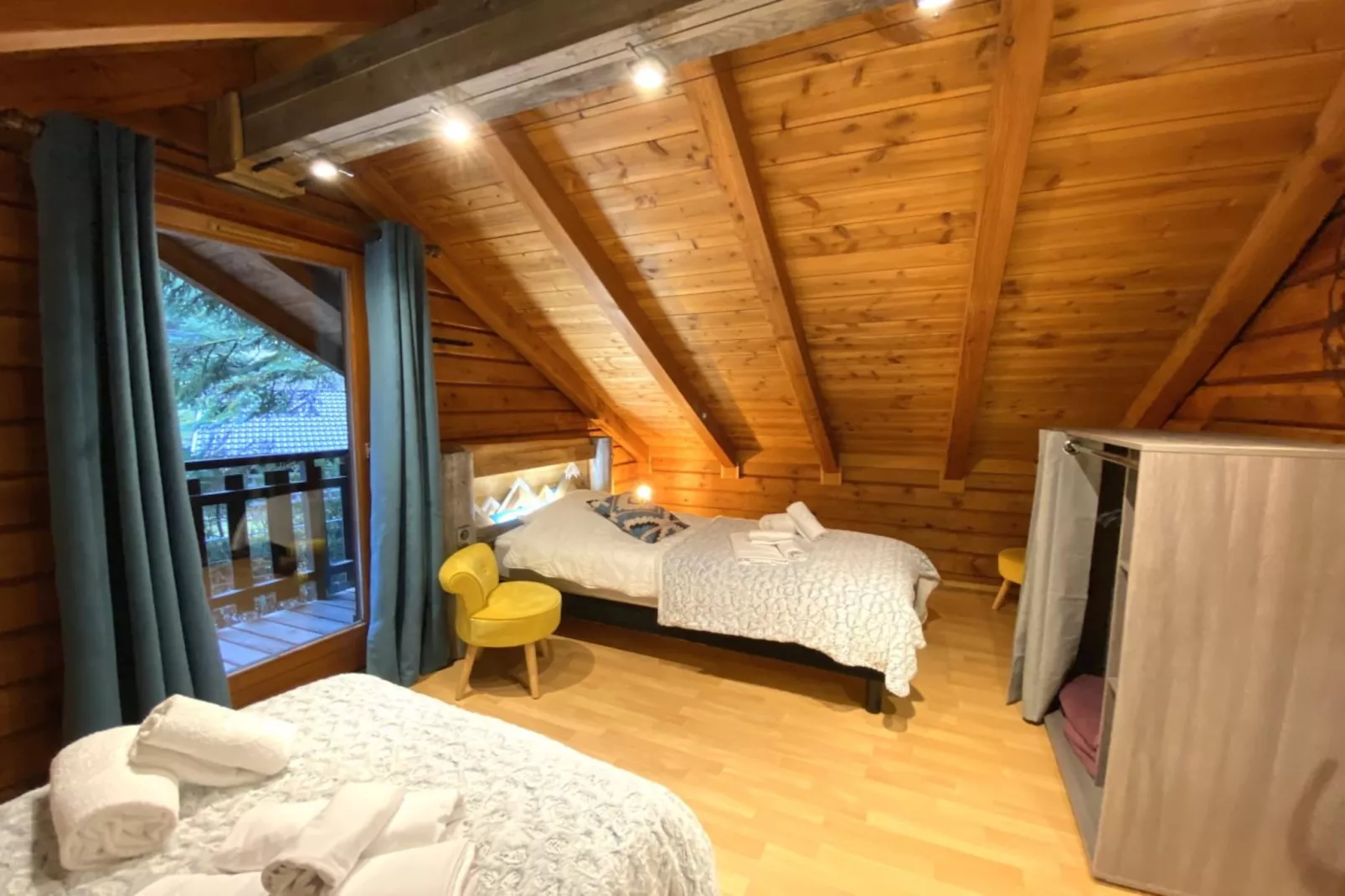 LE GRIZZLY Chalet en bois au calme-Schlafzimmer