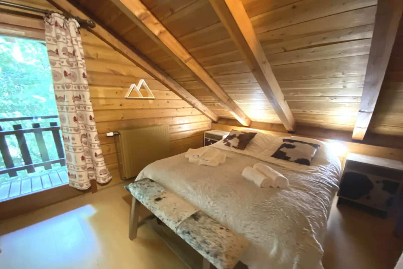 LE MONTAGNARD Chalet en bois-Bedroom