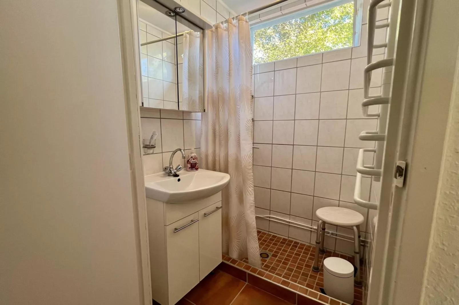 Eureka 022-Bathroom