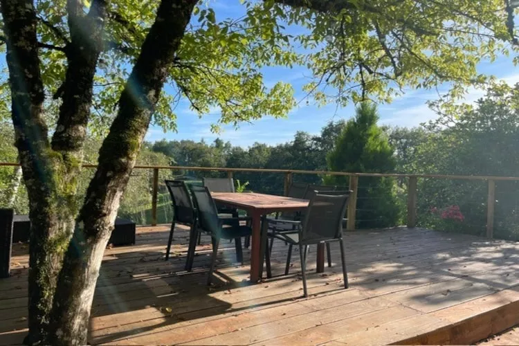 Gîte chaleureux en Corrèze-Terrassenbalkon