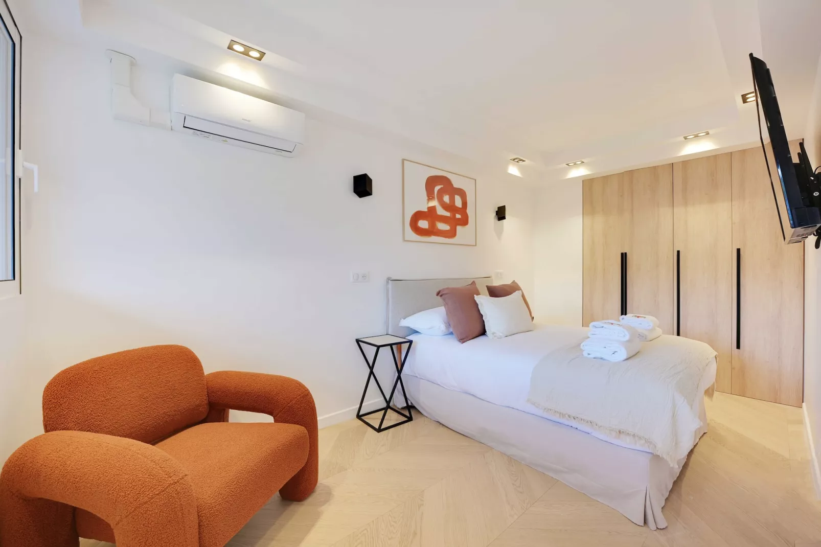 AB-14-MERLIN-Bedroom