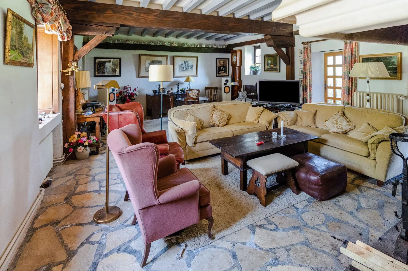 LE VIEUX CHATEAU-Wohnzimmer