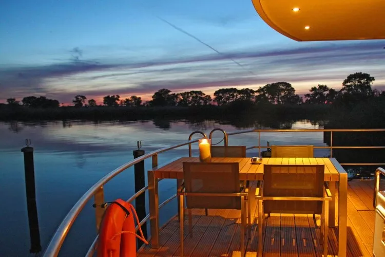 Hausboot Floating 44 Undine / 4 Personen-Exterior summer