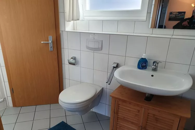 Floating House 3 - Classic / 4 Personen-Bathroom