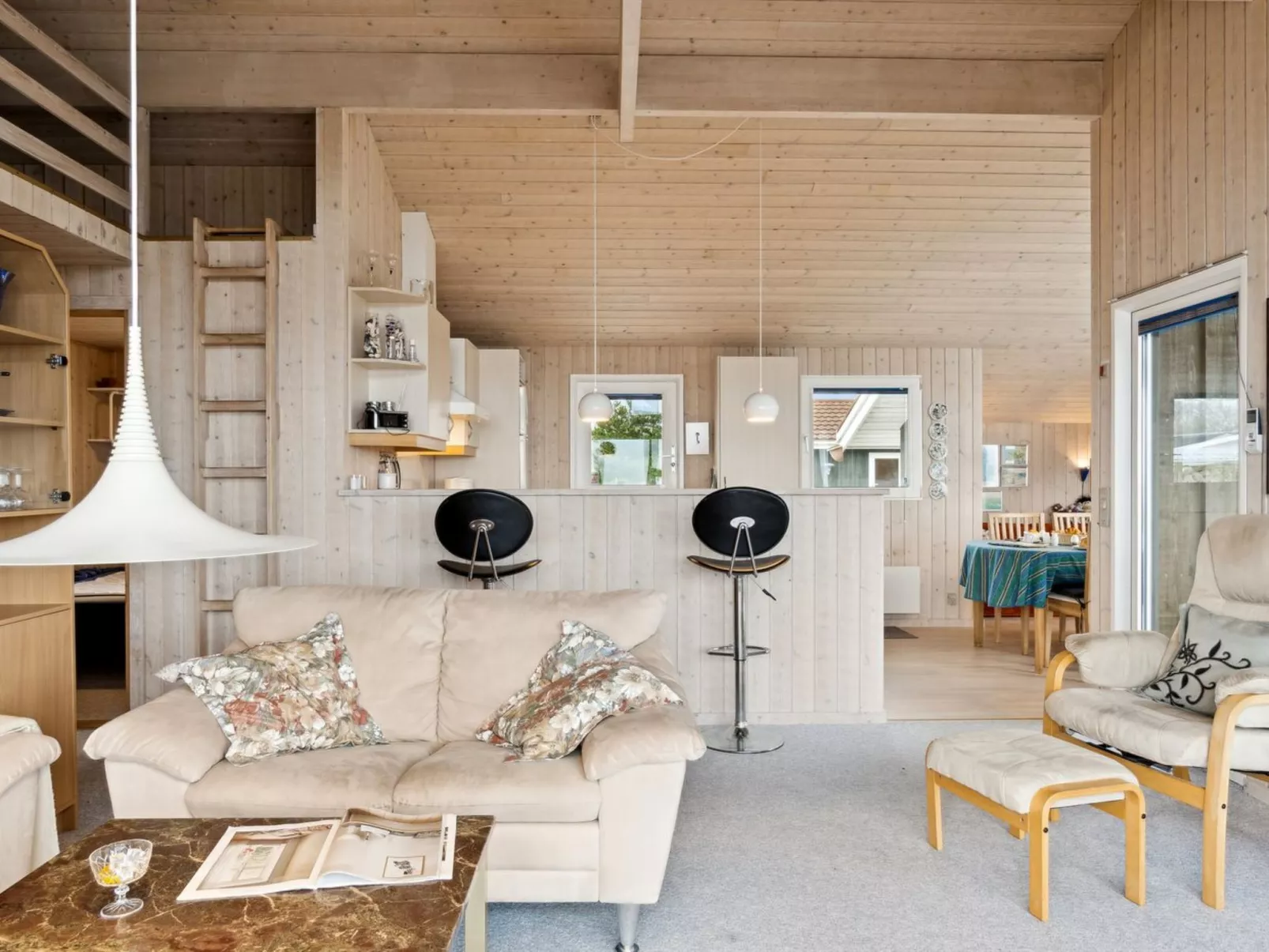 "Suometar" - 90m from the sea-Drinnen