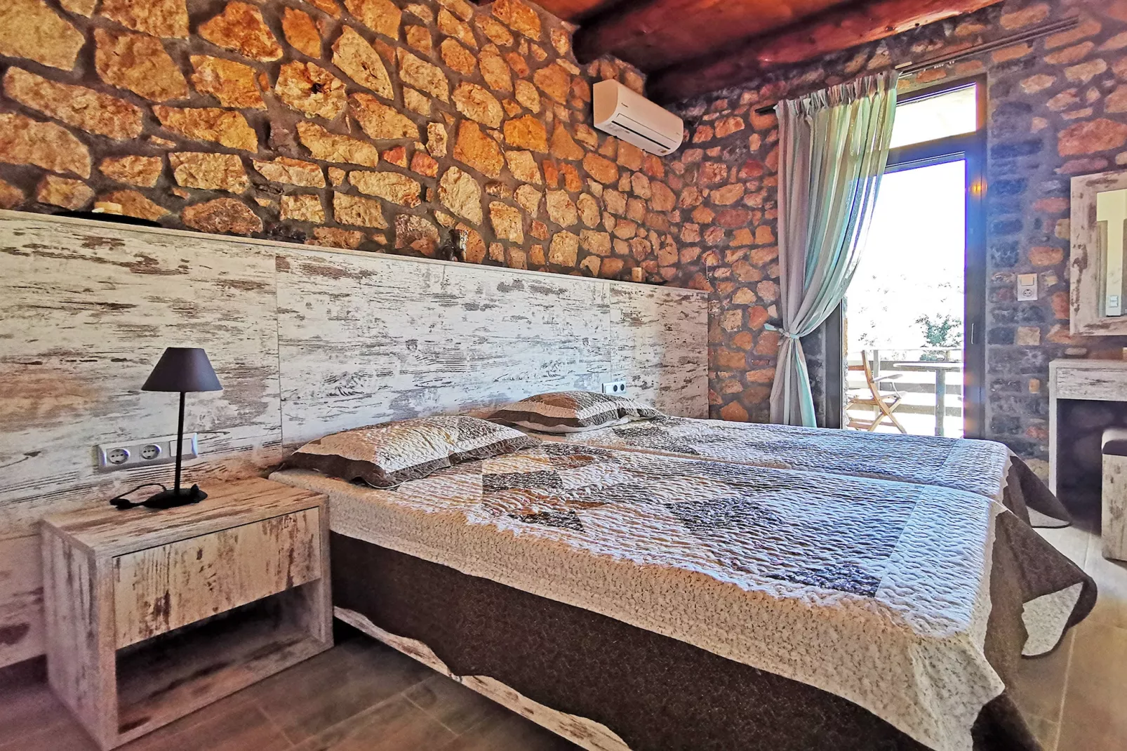 Souda Bay Cottage-Bedroom