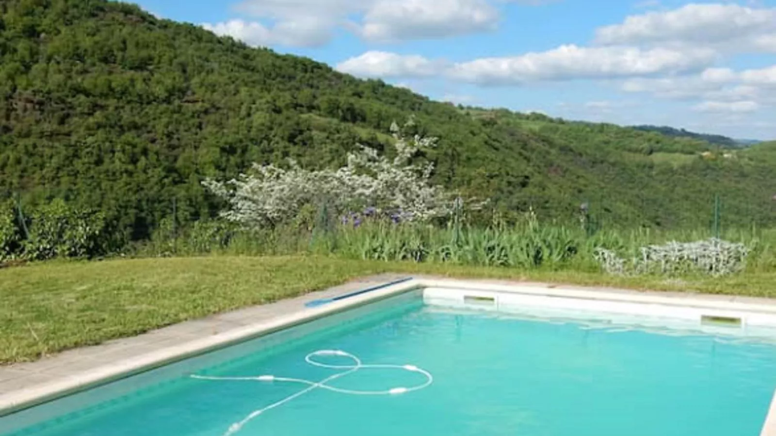 Gite Brousse le Chateau-Schwimmbad