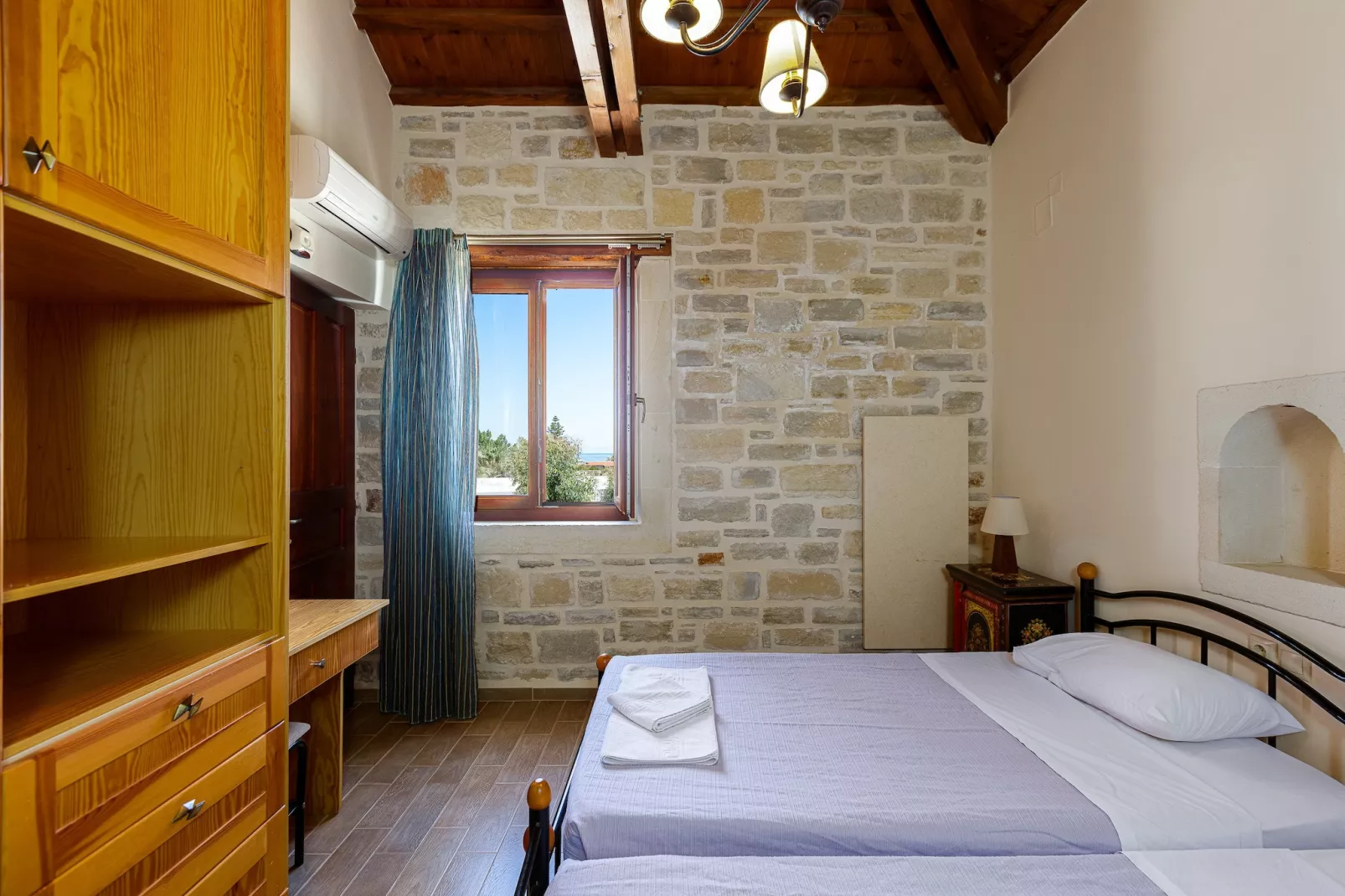 Mera-Bedroom
