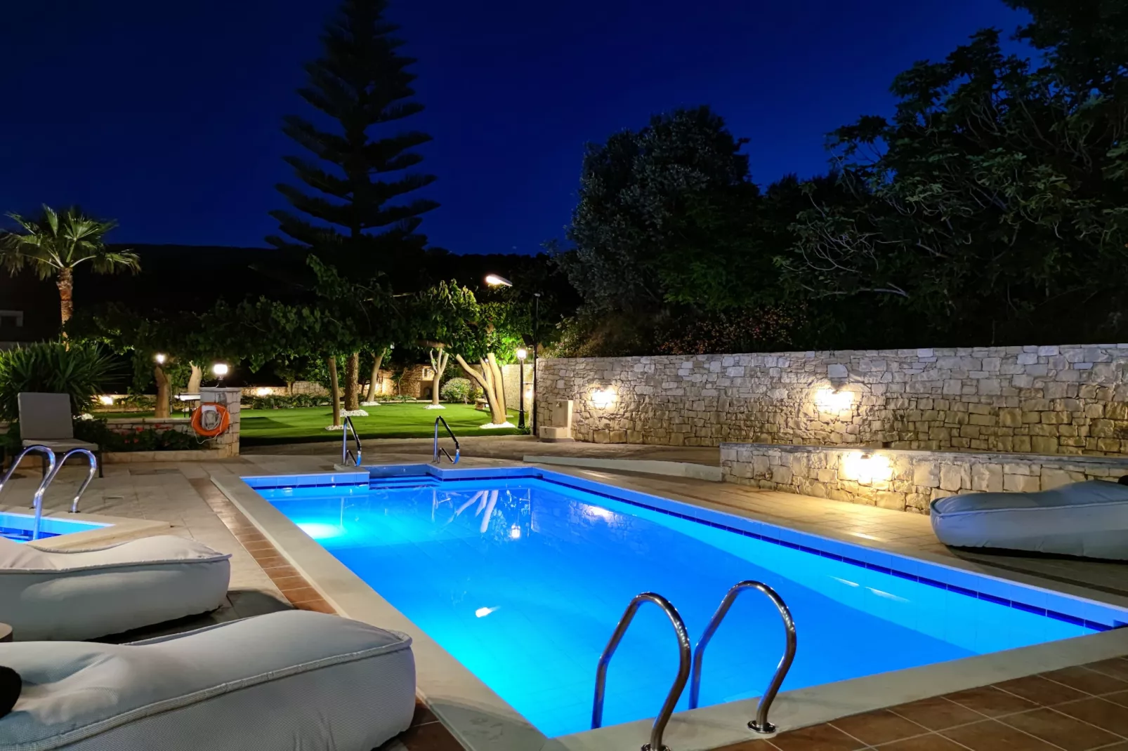 Kipo Paradiso stone villa-Pool