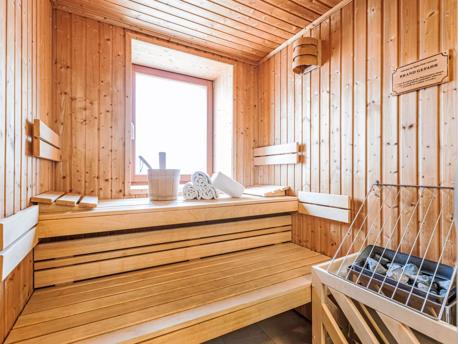 Mit 2 Schlafzimmern und Sauna-Inside