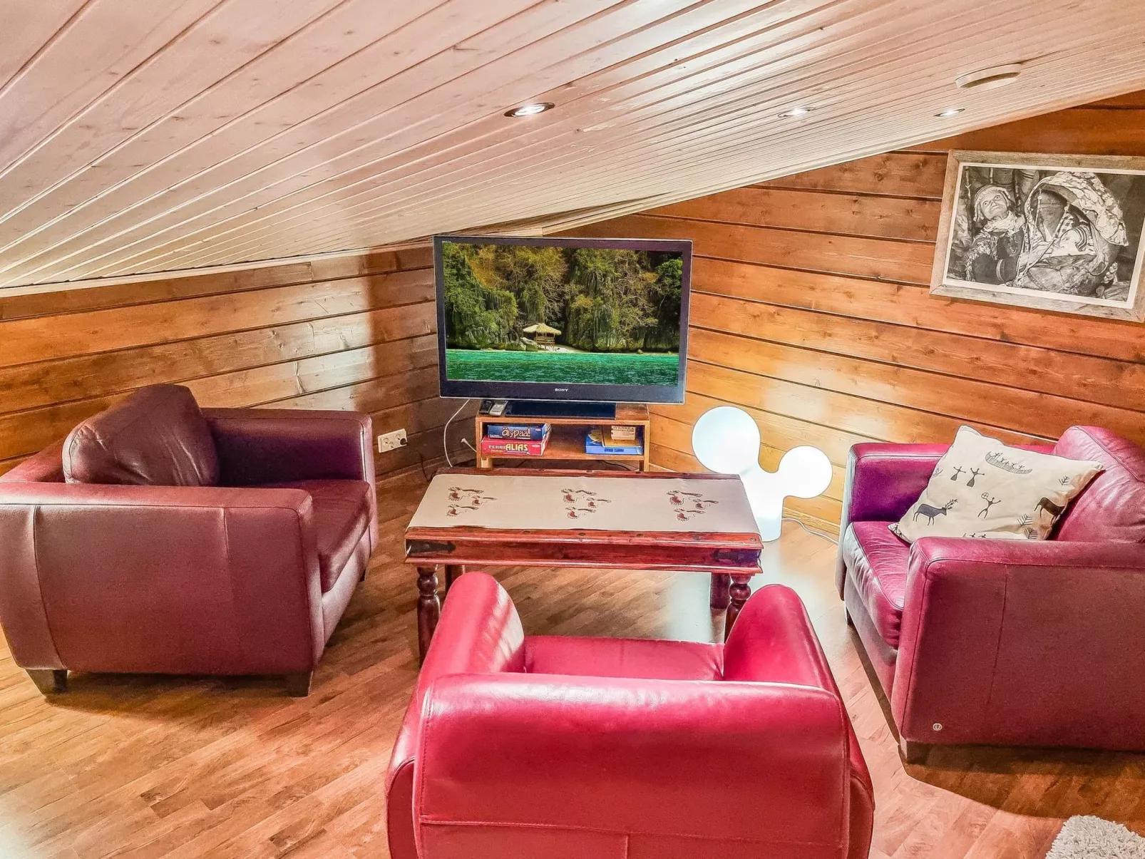 Arctic chalet-Inside