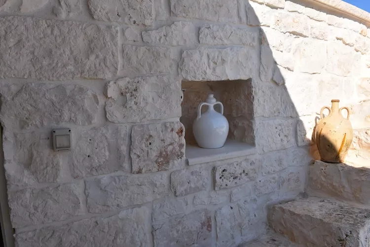 Villa Trulli dell'amore mit beheiztem Pool in Ostuni-Außenbereich Sommer