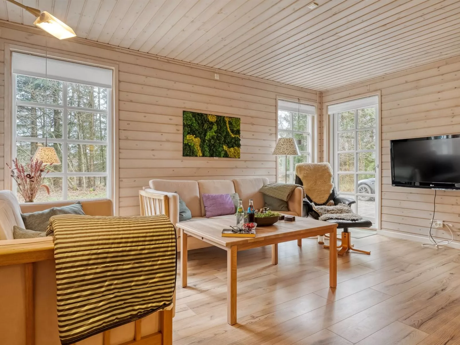 "Iorund" - 9km from the sea-Inside