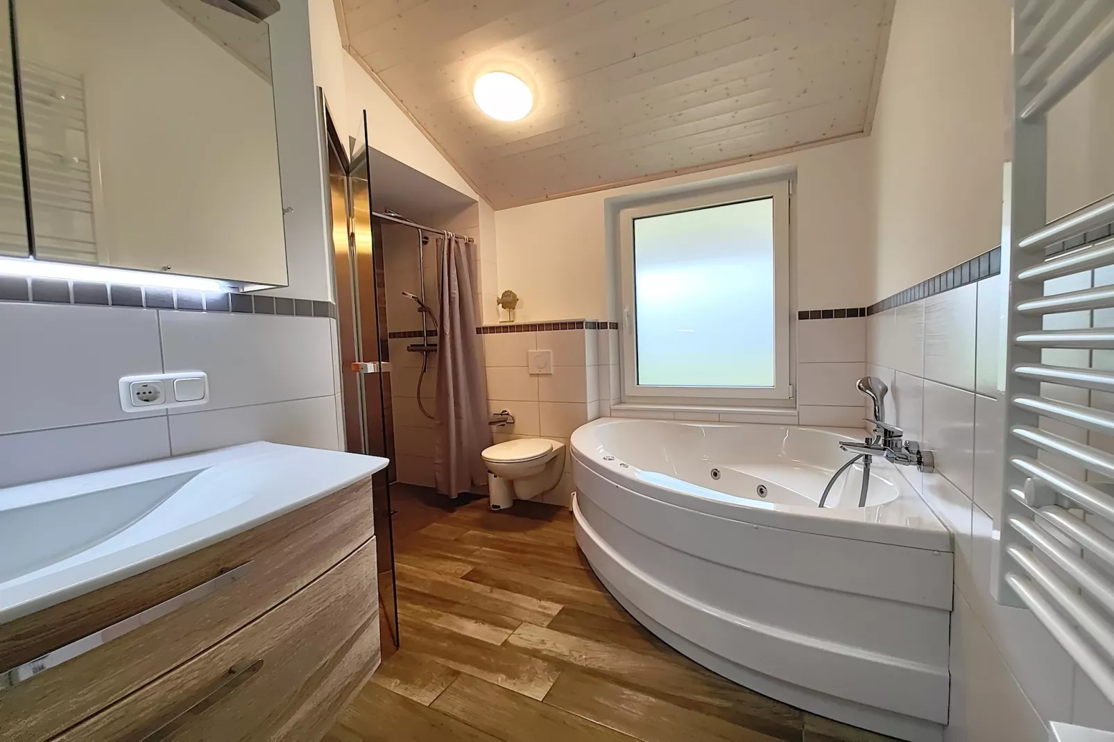 FH Seeschwalbe 327-Bathroom