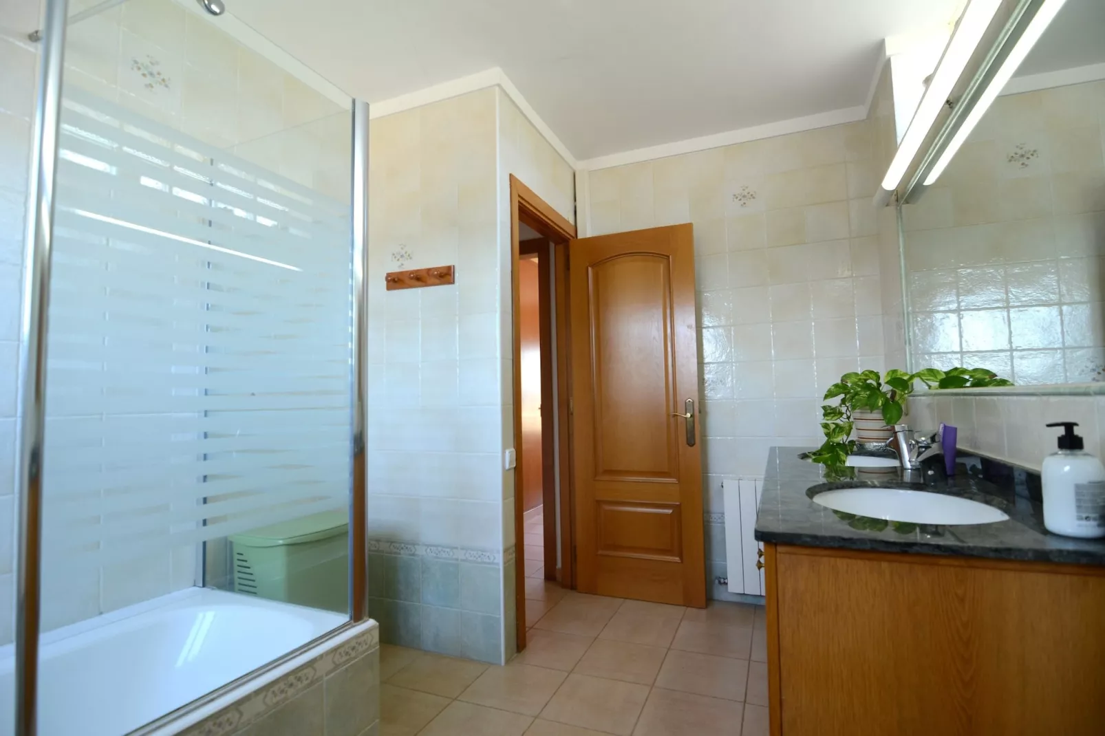 LA ROMAGUERA-Bathroom