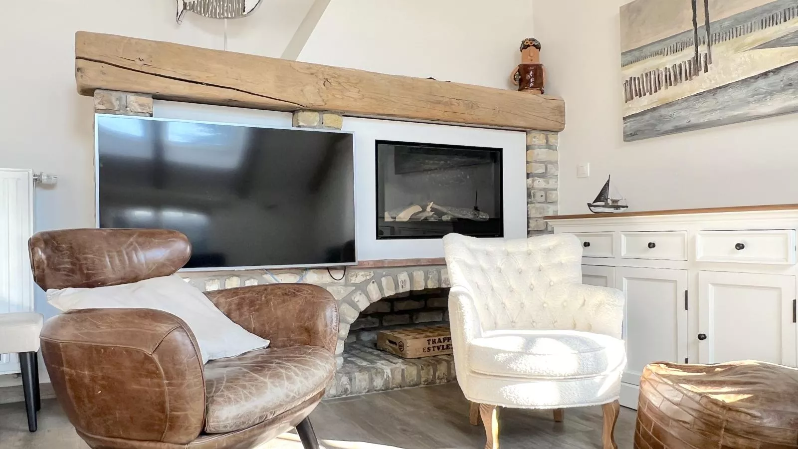 Amber-Living room