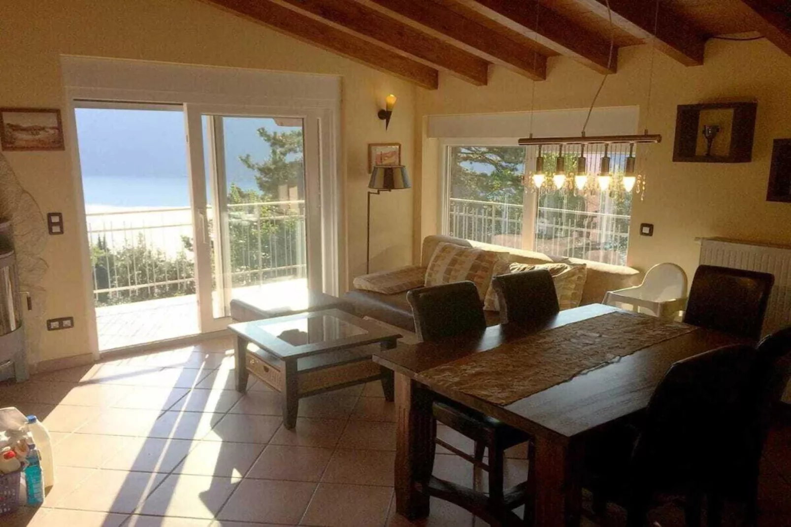 402964-Dining room