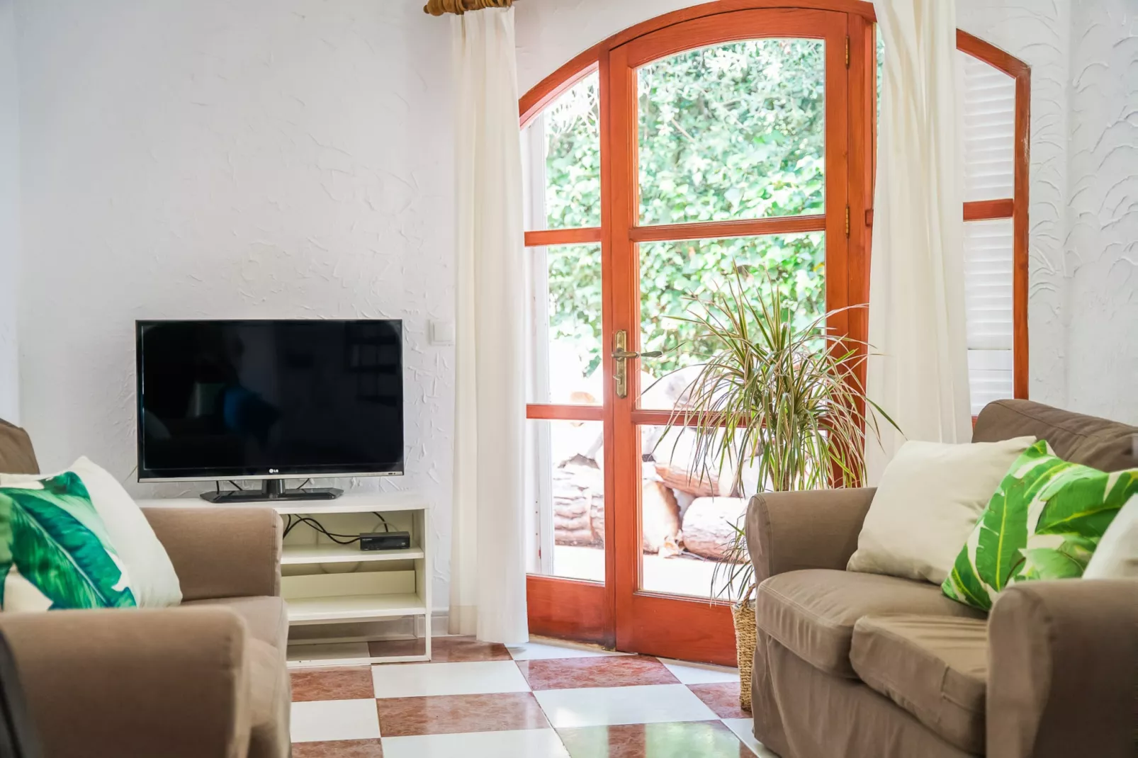 Esteban-Living room