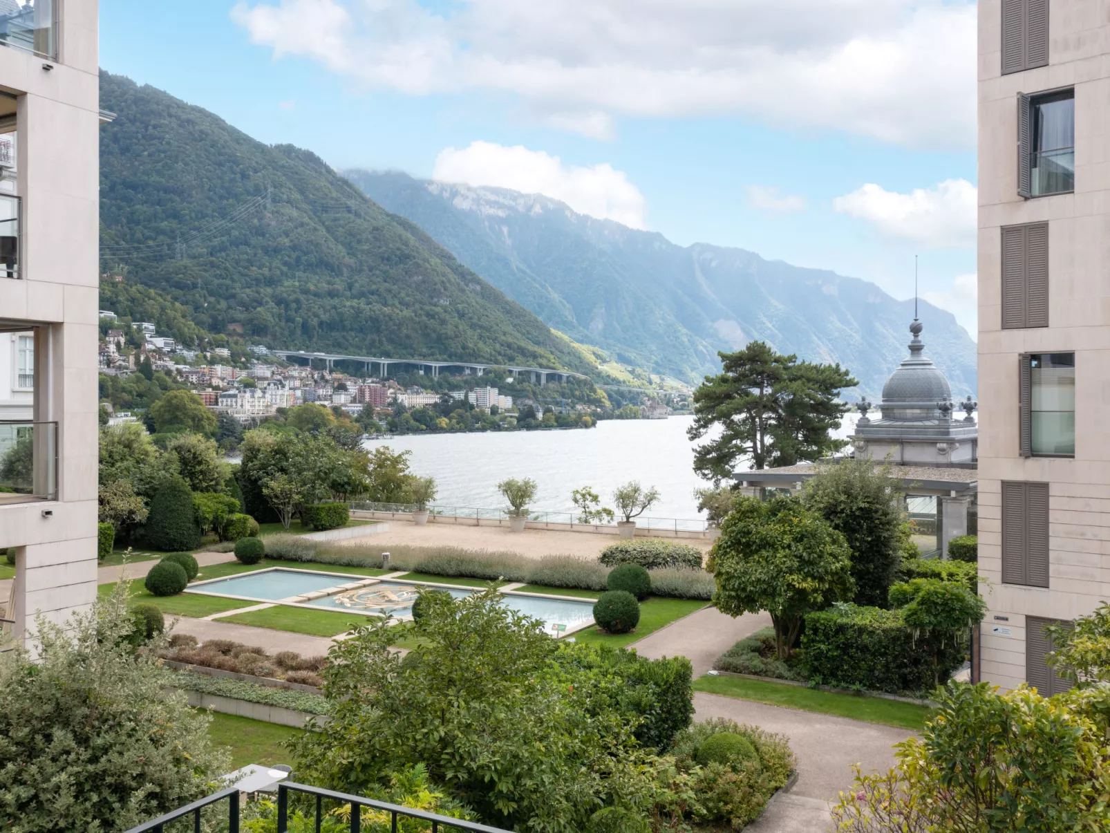 Le National Montreux-Outside