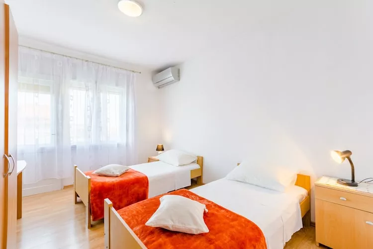 Apartment Marko (ST) - Three Bedroom Apartment with Balcony and Garden View-Bedroom