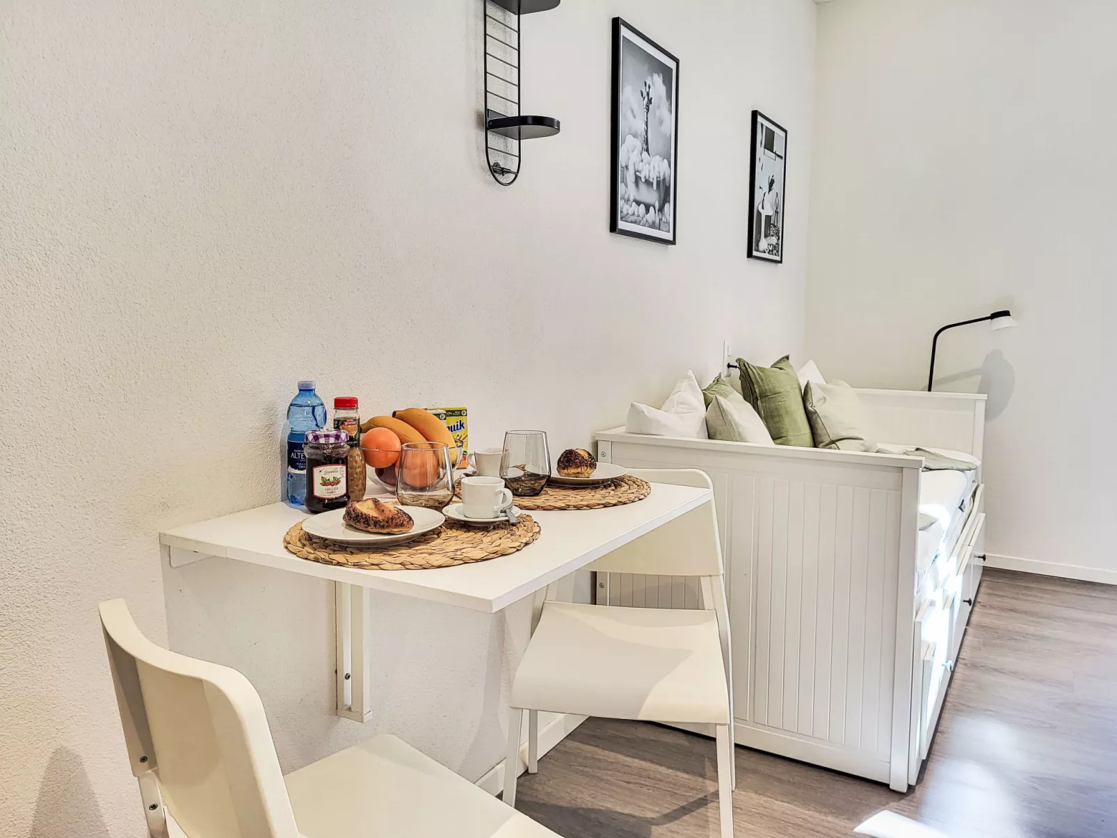 White Locarno Apt.1-Inside