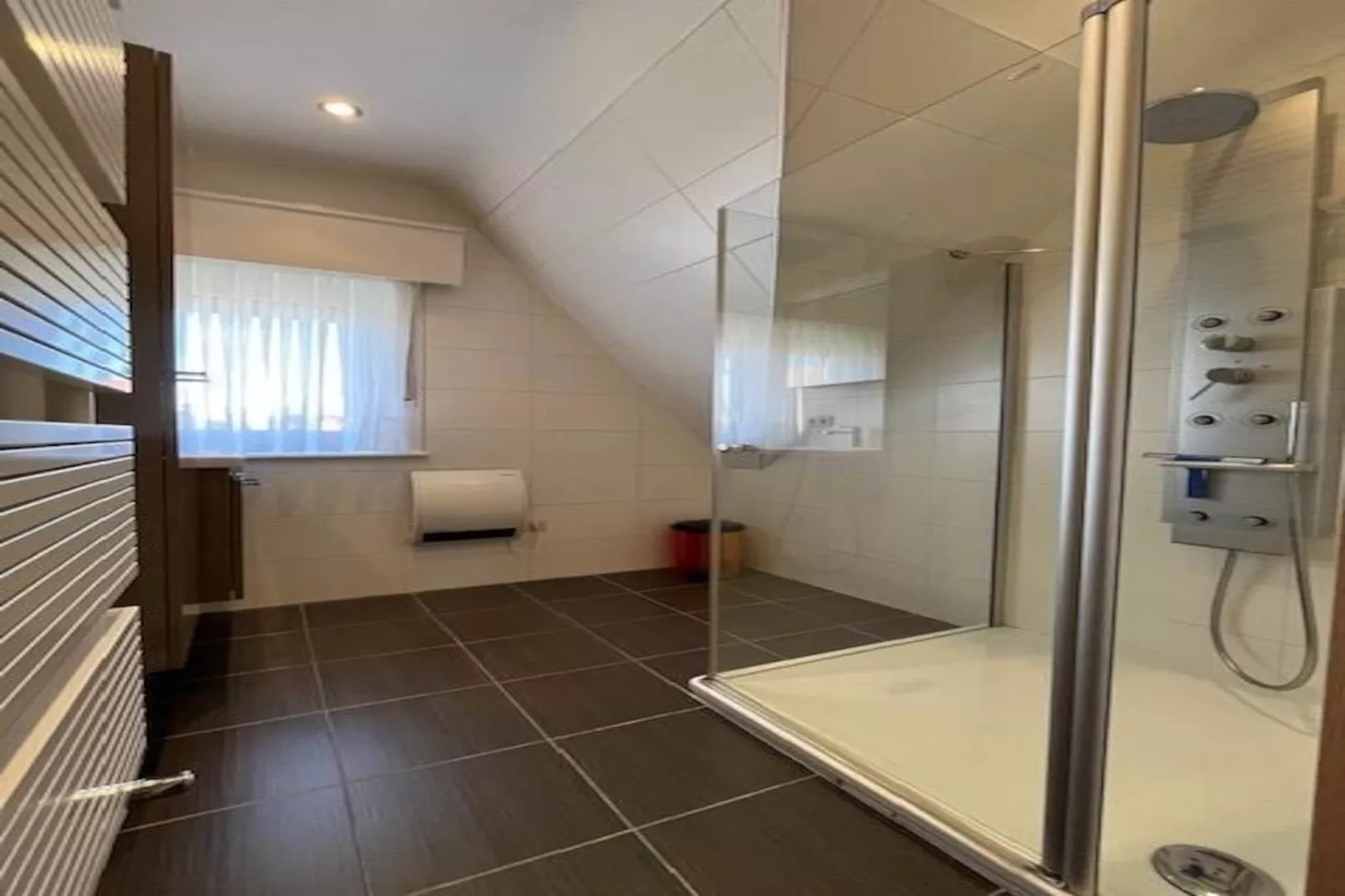 VILLA ZEEBRIES WONING-Bathroom