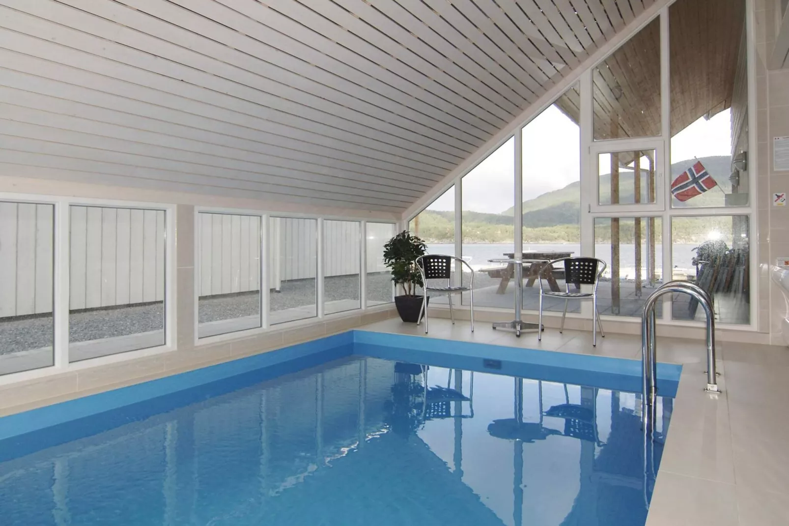 TOR 30524-Pool