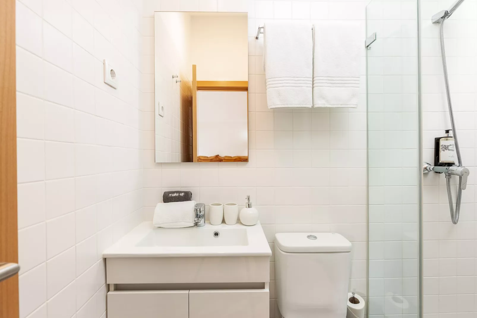YOUROPO - Cosy 6-Bathroom