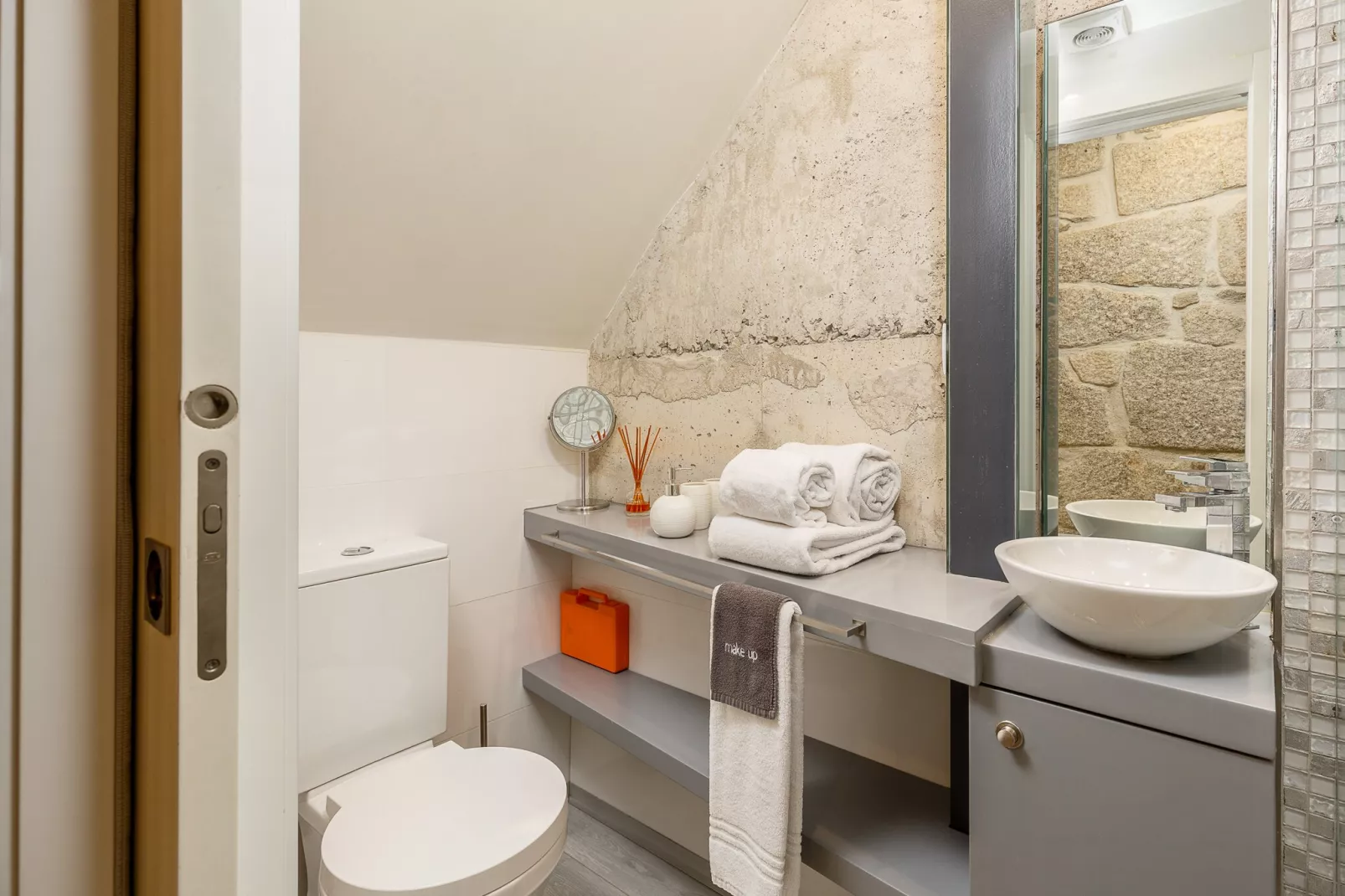 YOUROPO - Ribeira Porto 1-Bathroom