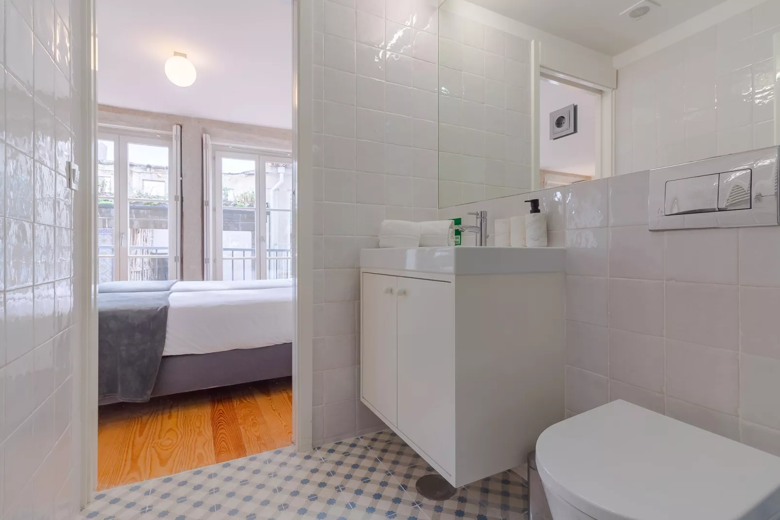 YOUROPO - The Tower 4T-Bathroom