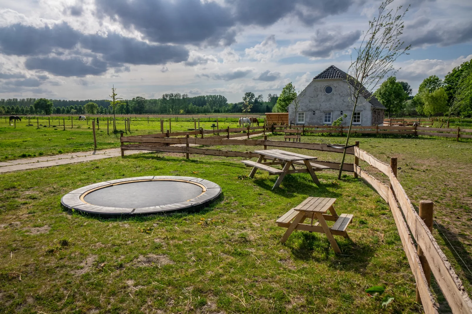 De woelige stal-Gardens summer