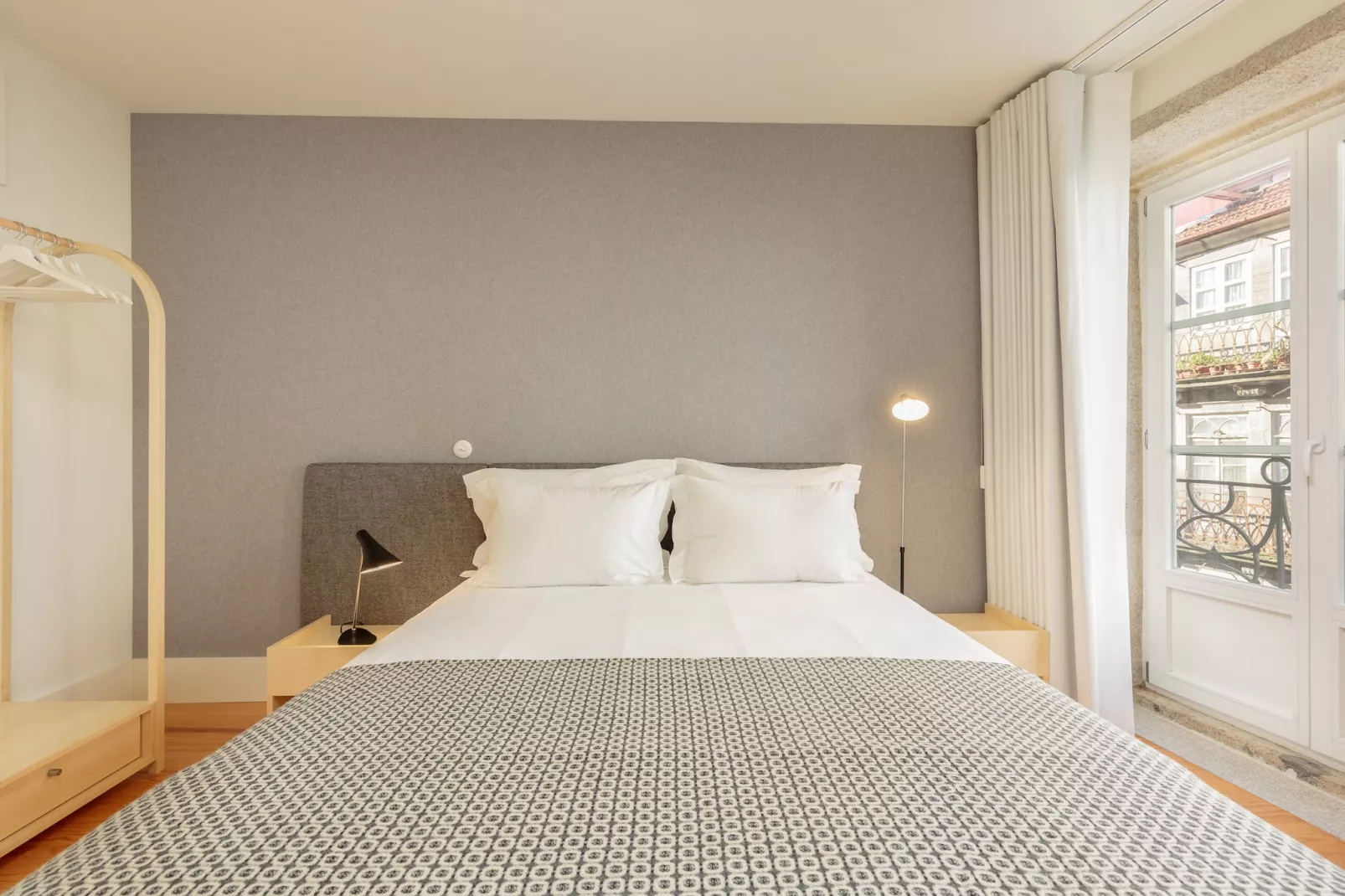 YOUROPO - Flores M-Bedroom