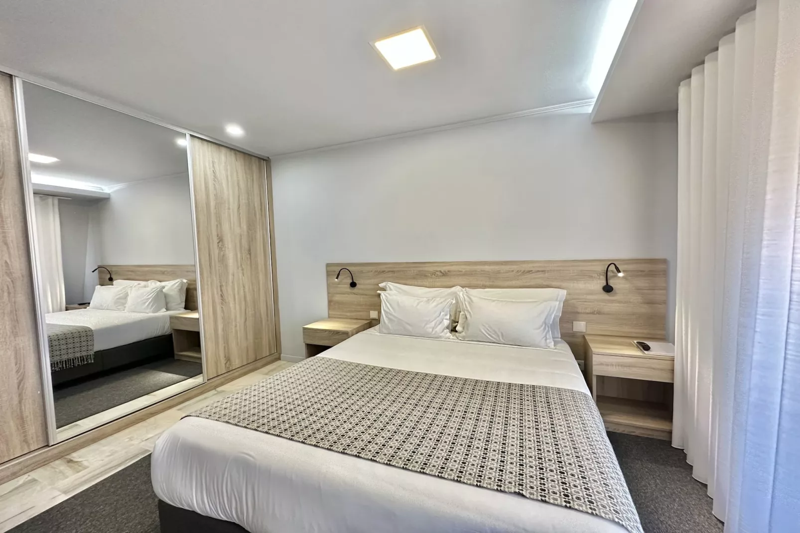 YOUROPO - Downtown 4B-Schlafzimmer