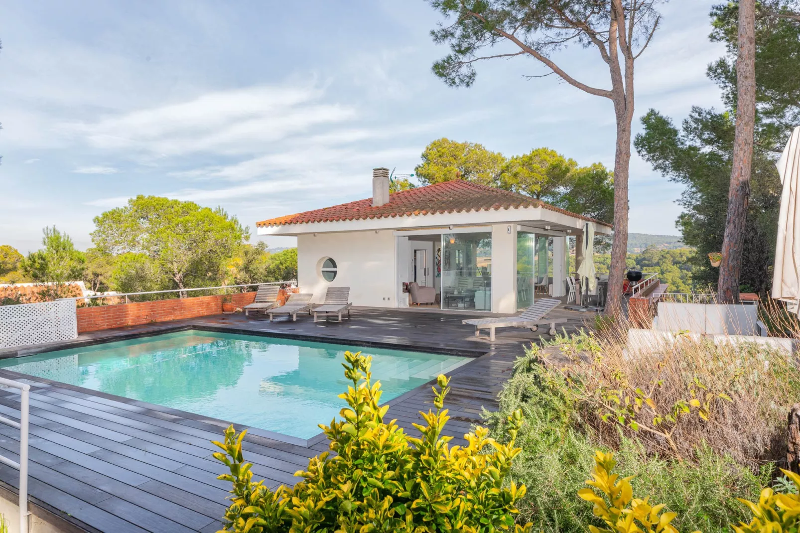 Ferran-Exterior summer