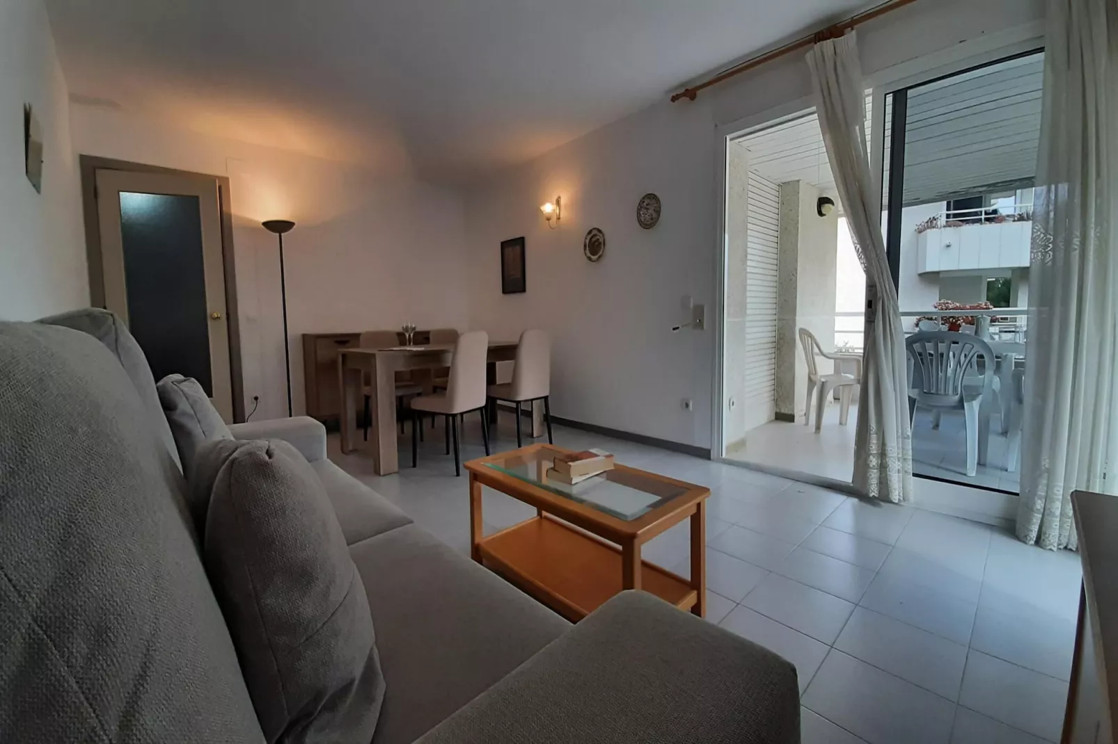 Open Pals - T-Living room
