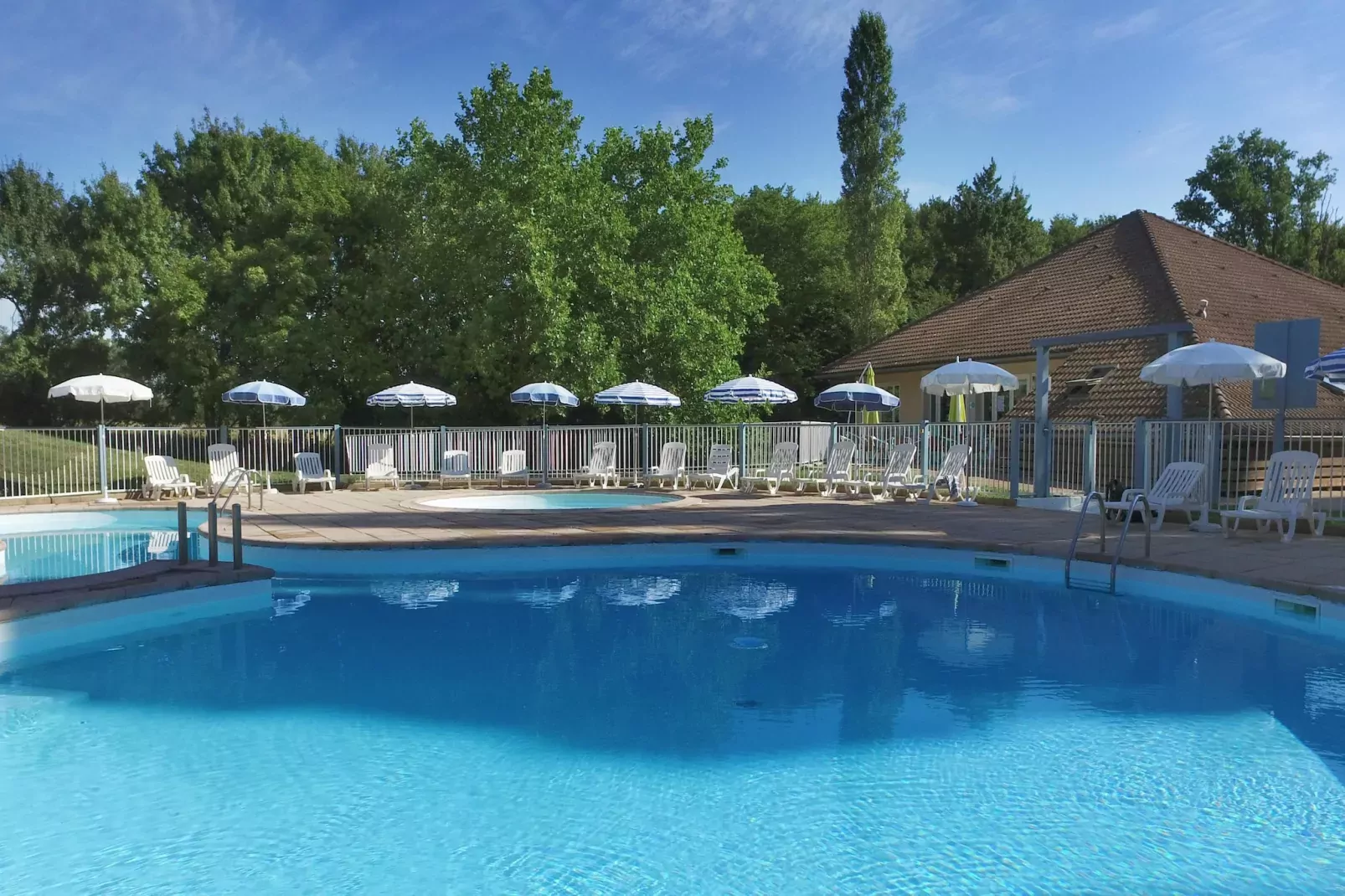 Gîte 3 Pièces 6 Personnes 1  bébé Roncière-Pool