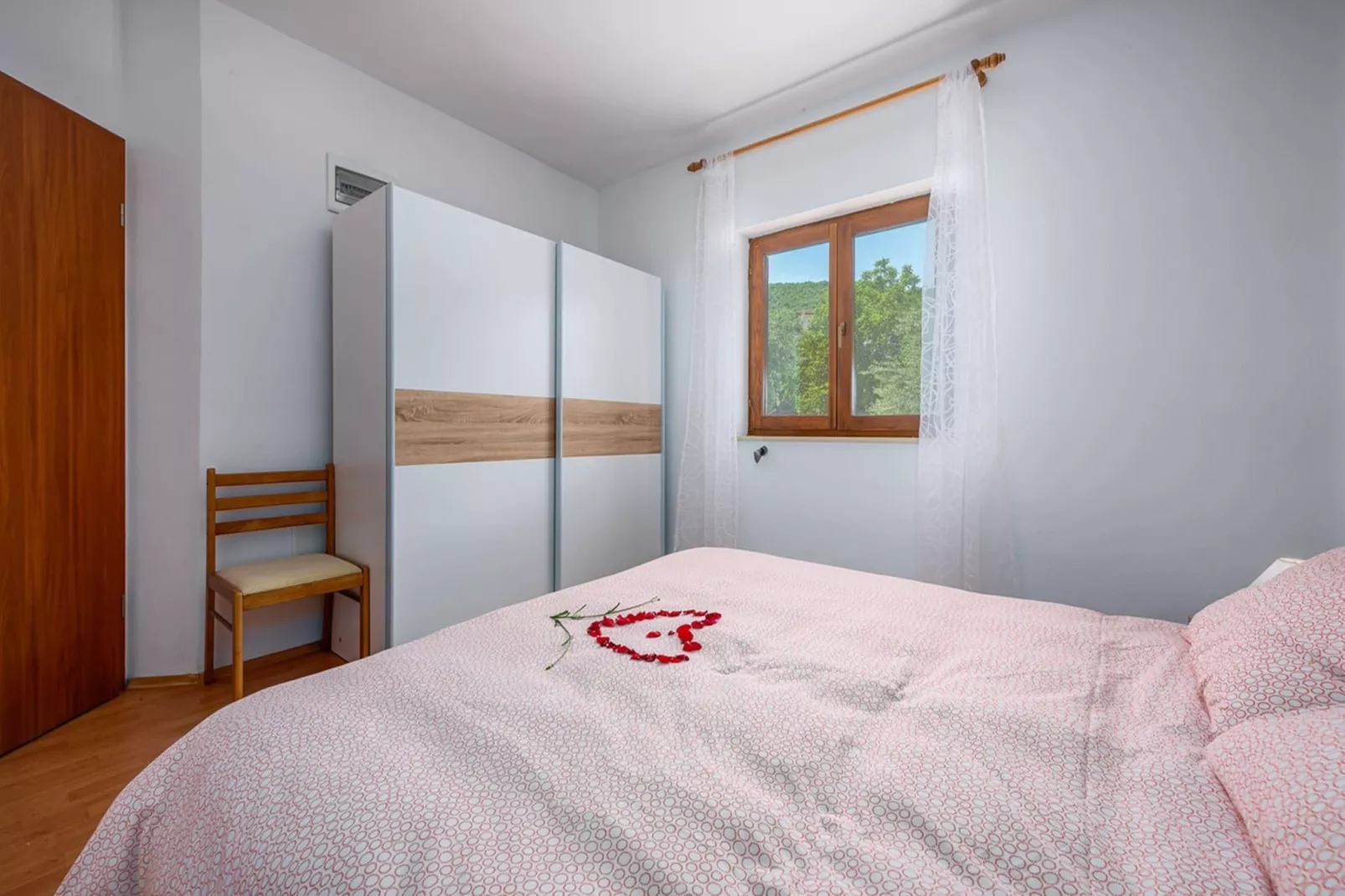 Lara 4 - Shared Pool, Sauna, Jacuzzi-Schlafzimmer