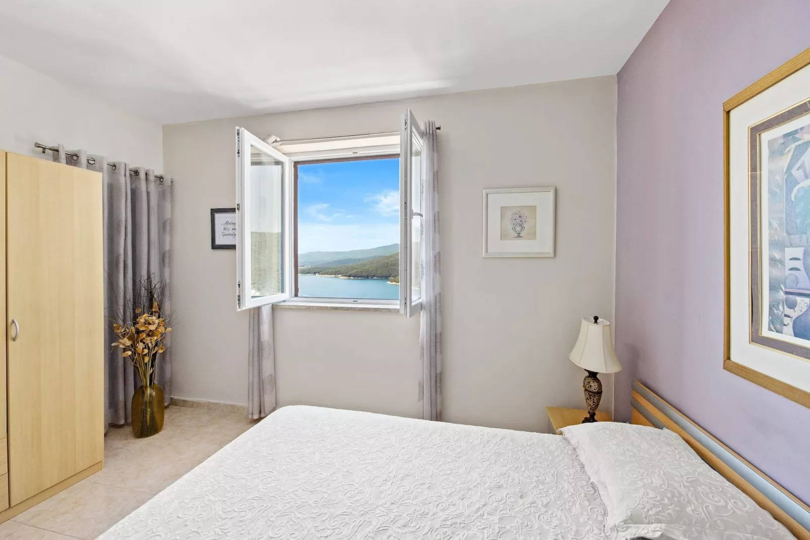 Lady M White - Balcony and Sea View-Bedroom