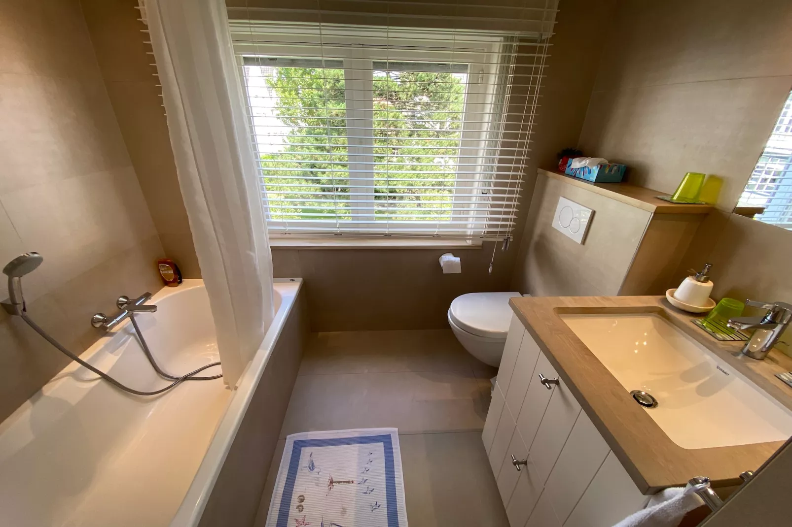 Residence EEUWFEESTLAAN 13-Salle de bain